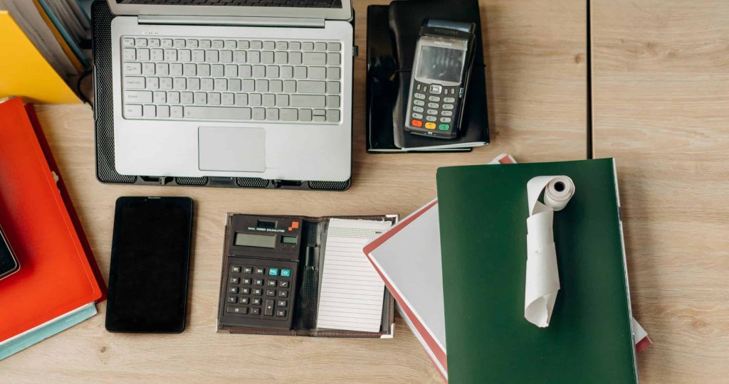 Empreendedorismo digital x físico: qual caminho é mais viável hoje?
